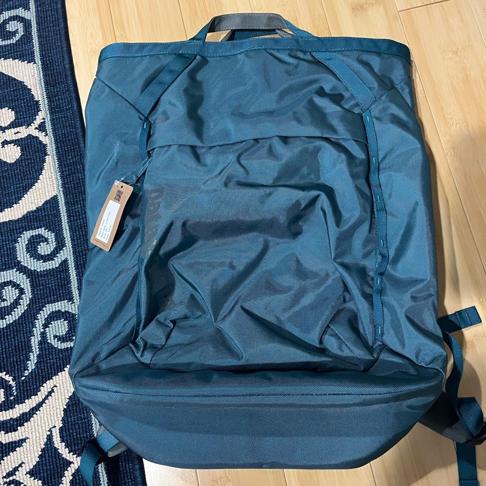 NWT Patagonia  linked pack 28l backpack
